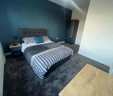 Tonge Moor Road, Bolton - Photo 1