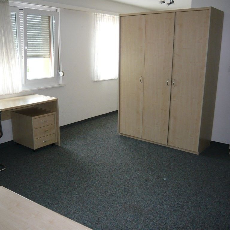 MIETEN OHNE KAUTION - Möbliertes Zimmer in Flughafennähe, NUR FRAUEN - Photo 1