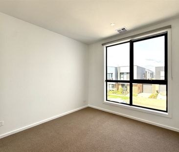 Brand New Townhouse for Rent in the Desirable Aintree Neighbourhood... - Photo 3