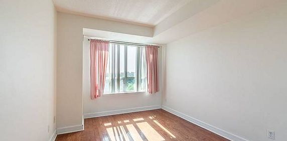 Yonge/Sheppard Beautiful 2Bdrm Corner Heat, Hydro, Parking Included - Photo 2