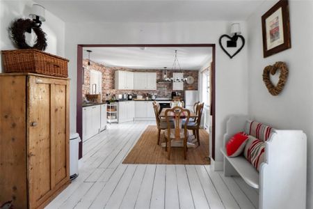 3 bedroom apartment to rent - Photo 3