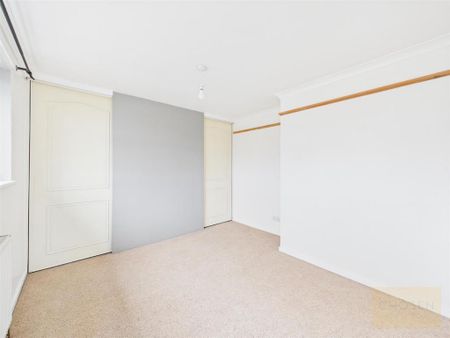 3 bedroom end of terrace house to rent - Photo 4