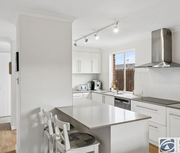 Fully Furnished Townhouse in Fantastic Location - Photo 5
