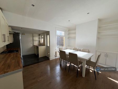 3 bedroom terraced house to rent - Photo 3