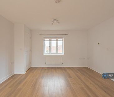 2 bedroom maisonette to rent - Photo 2