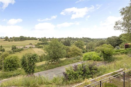 Unique Family Home overlooking the breathtaking Cotswold countryside. - Photo 4