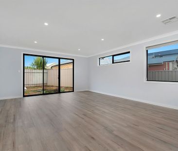 Executive Townhouse! - Photo 1