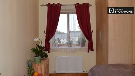 Inviting room in 2-bedroom apartment in Sandyford, Dublin - Photo 2