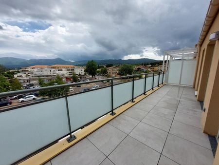 location Appartement T2 DE 40.13m² À TRETS - Photo 4
