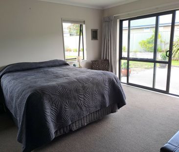 THREE BEDROOM HOME - Photo 4