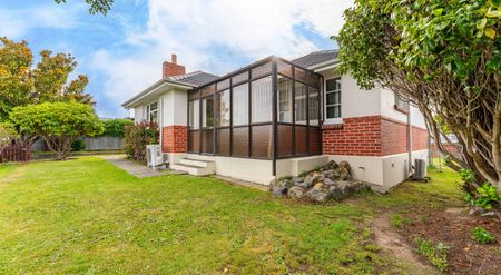 Family Living in Watlington - Photo 4