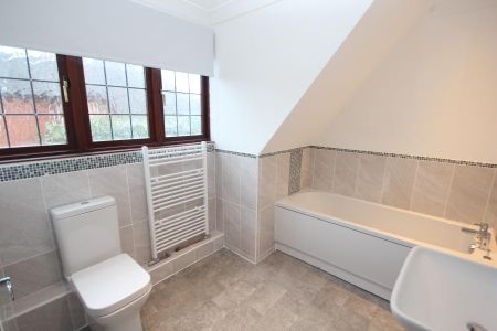 Fairlawn Park, Woking, Surrey, GU21 - Photo 5