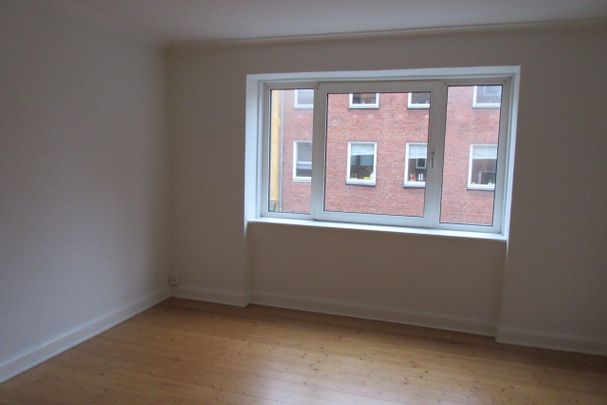 Hyggelig lejlighed med små nostalgiske deltaljer. - Photo 1