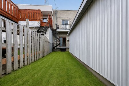 3 ½ rénové au rez-de-chaussée d'un triplex - Photo 2