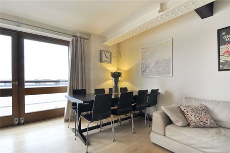 A bright and exceptionally spacious two bedroom, river facing apartment, situated on the 1st floor of this fine warehouse conversion. - Photo 4