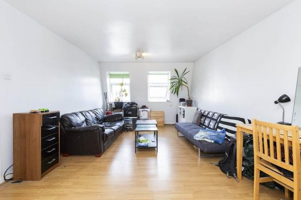 Located minutes to Stoke Newington overground and all local amenities - Photo 1