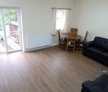 3 bedroom flat to rent - Photo 1