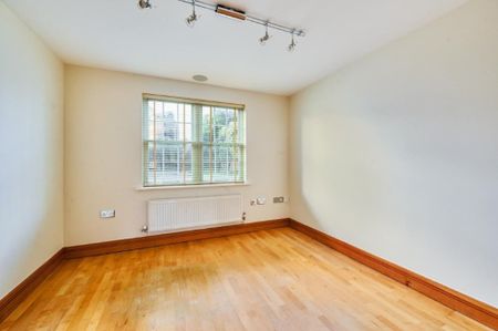 Kensington, Eastbourne | Four-Bedroom House - Photo 3