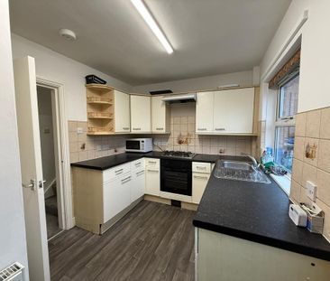 3 bedroom end of terrace house to rent - Photo 5