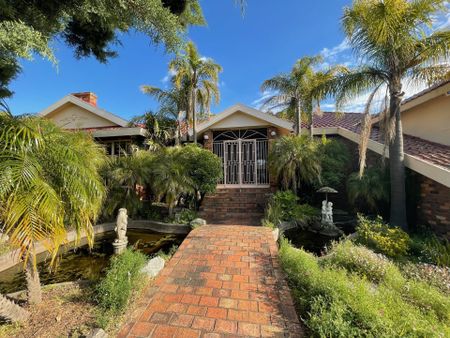 70’s-Inspired Oasis In Templestowe - Photo 2