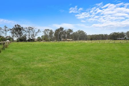 Equestrian Lifestyle Awaits - 3-Bed, 2-Bath Home on 5 Acres - Photo 4