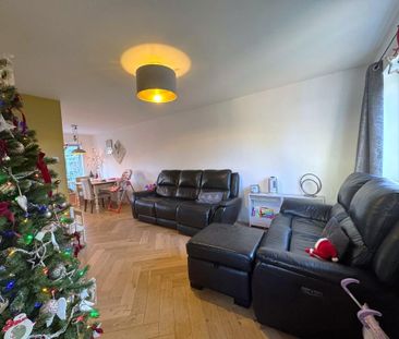 4 bedroom detached house to rent - Photo 2