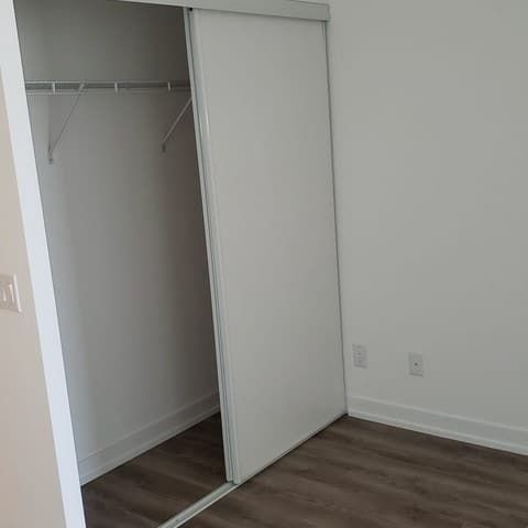 Bachelor condo Toronto - Photo 1