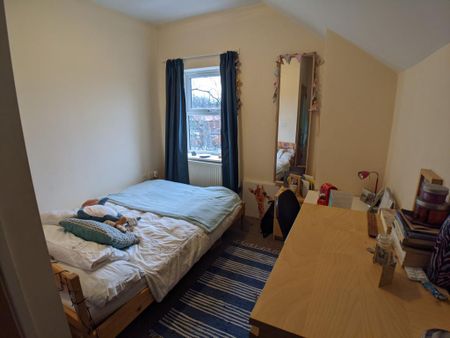 4 bedroom flat to rent - Photo 3