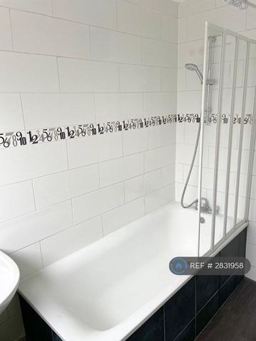 3 bedroom end of terrace house to rent - Photo 5