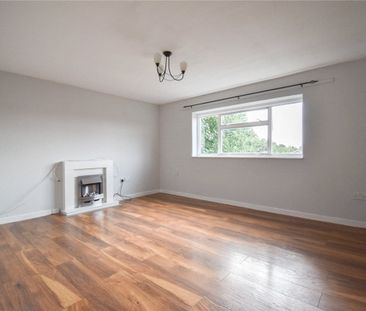 Well presented 2 bedroom top floor apartment to rent in the popular... - Photo 3