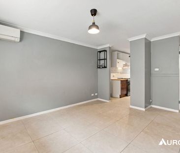 Freshly Renovated Ground Floor Unit with Private Courtyards - Photo 1
