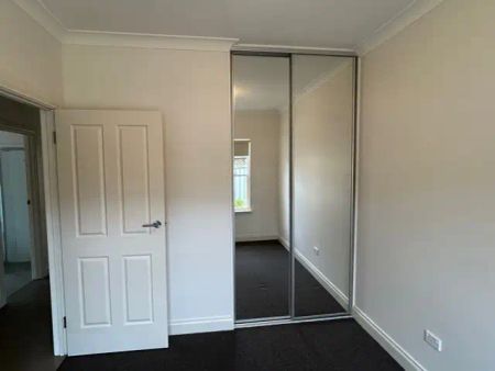 “For Rent – Glynde Stylish 3-Bedroom Character Villa with Modern Comforts” - Photo 2