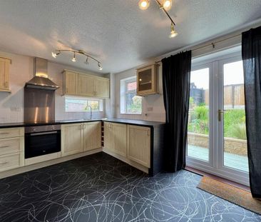 2 bedroom semi-detached house to rent - Photo 2