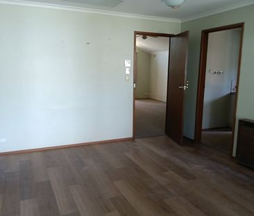 3 Bedroom Home in Court Location Cloe To School - Photo 2