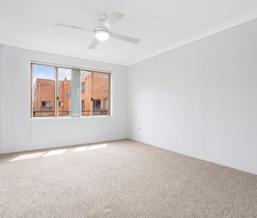 Modern, Spacious & Perfectly Positioned - Photo 3