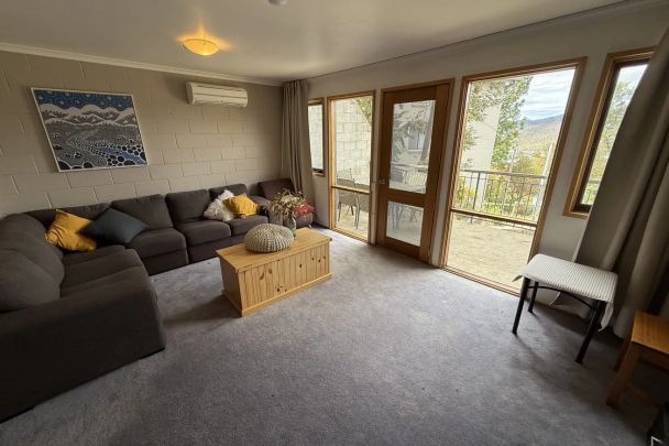 Modern, Low-Maintenance Living in a Quiet Jindabyne Location - Photo 1