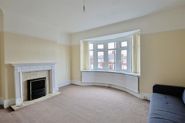 2 bedroom Flat to rent in Benton Road, Newcastle Upon Tyne NE7 - Photo 1