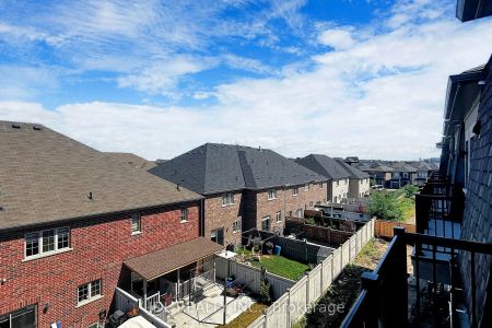 Condo Townhouse For Lease | N9249432 - Photo 4