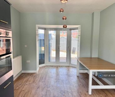 4 bedroom terraced house to rent - Photo 2