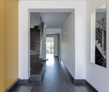 Stijlvol appartement met zonnig terras in centrum Dilbeek - Photo 2