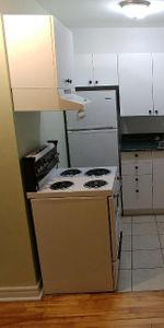 LIBRE IMMÉDIATEMENT - Grand 21/2 meublé, équipe, tout inclus, Métro Papineau - Photo 4