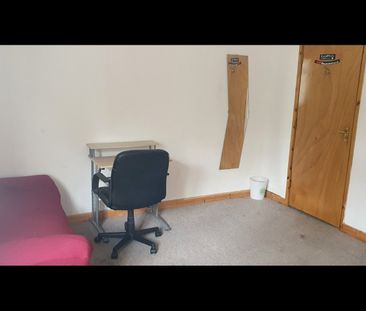 Room in a Shared House, Portswood Road, SO17 - Photo 1