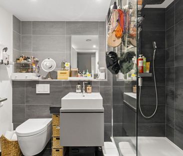 One bedroom plus study/office duplex penthouse apartment to rent in... - Photo 6
