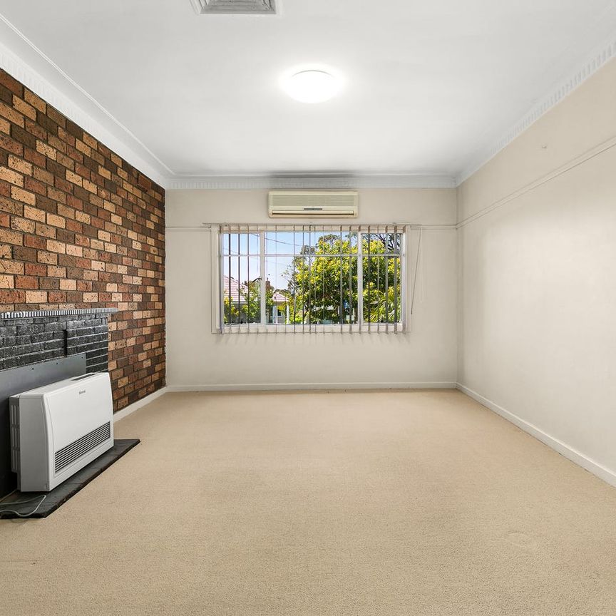 Space, Light & Convenience - Photo 1