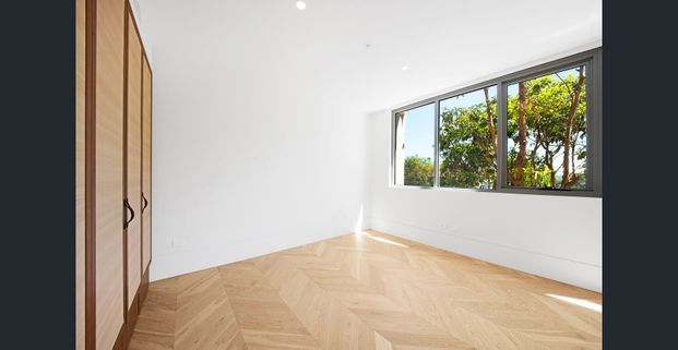 Brand New Designer One-Bedroom Residence in Prestigious "Pienza" - Photo 1