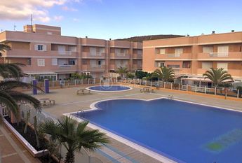 Se alquila en Costa del Silencio apartamento de 2 dormitorios