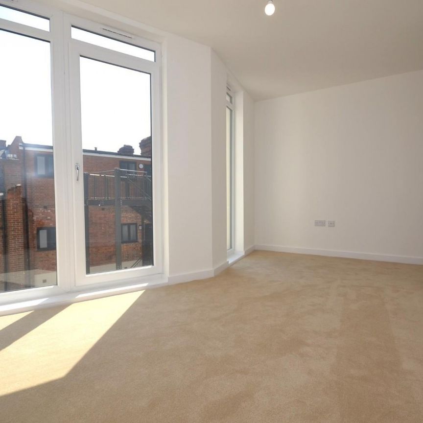 1 bedroom Flat To Let - Photo 1