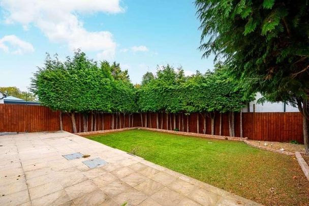 Derwent Avenue, Kingston Vale, SW15 - Photo 1