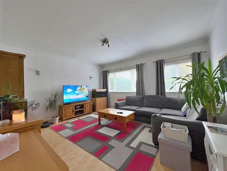 3 bedroom semi-detached house to rent - Photo 2