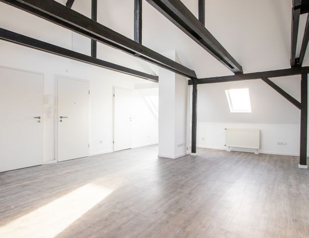 Schick saniertes Loft-Appartement mit Einbauküche in der östlichen Bielefelder Innenstadt - Foto 1
